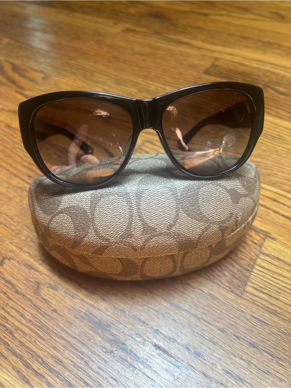Coach Black Cat Eye Sunglasses with Brown Case - Picture 8 of 9